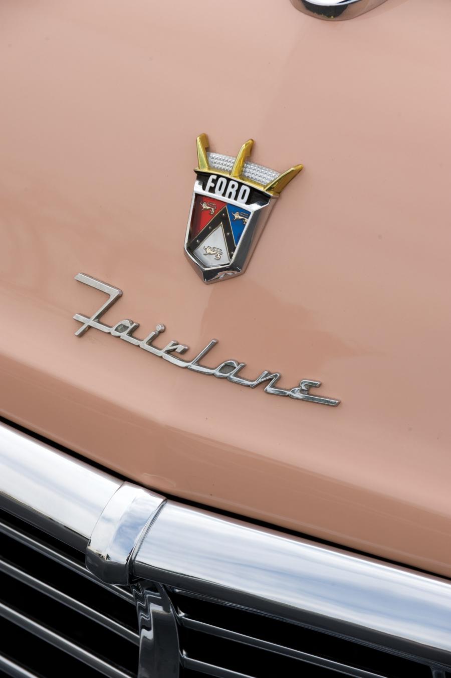  Ford Fairlane Town Sedan 1956 года  (фото 3 из 10)